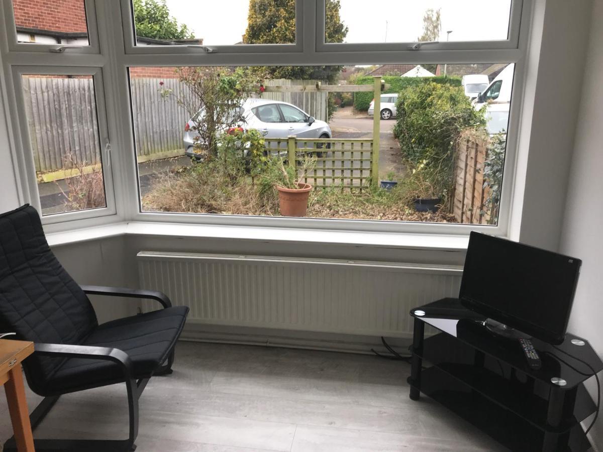 2 Bedroom Garden Apartment Cheltenham Esterno foto